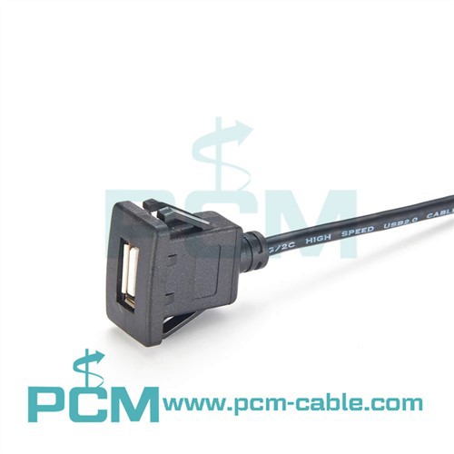 Zaklapávací kabel pro montáž na panel USB A